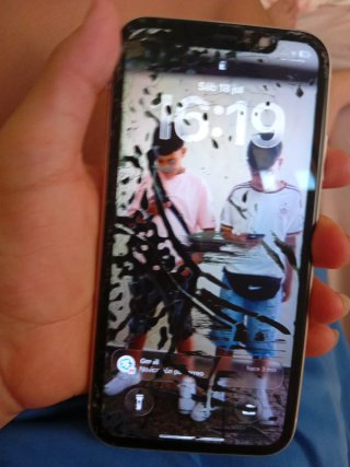 iPhone 11 Blanco un poco roto