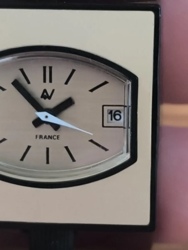 Reloj 4V France 1970 funciona pero para raparar