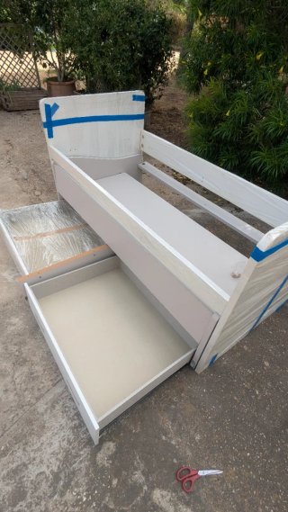 Cama con cajones blanca y beige