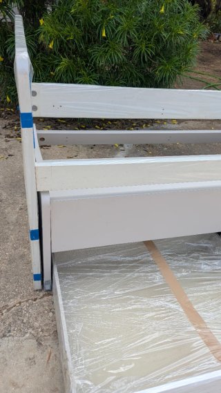 Cama con cajones blanca y beige