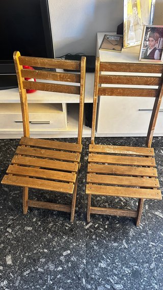 Mesa redonda teka y 2 sillas plegables madera