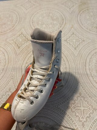 Patines de hielo blancos con protectores