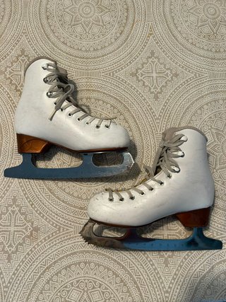 Patines de hielo blancos con protectores