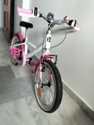 Bicicleta infantil Btwin rosa y blanca