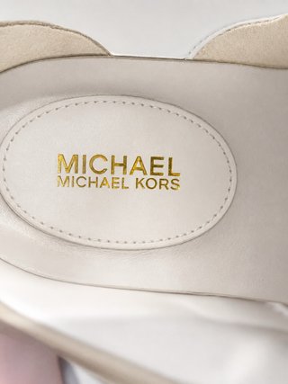 Zapatillas Michael Kors Blancas y Doradas