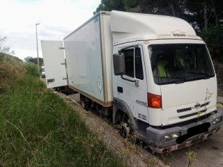 Nissan Atleon 2001