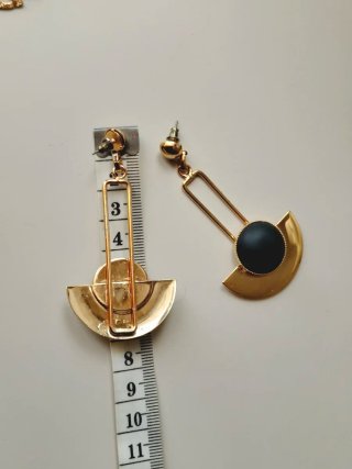 Pendientes vintage dorados y negros