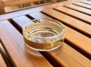 Posacenere in vetro con decorazione