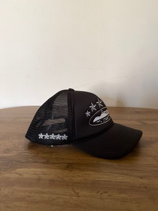 Cappello Corteiz Nero con Ricamo Stelle