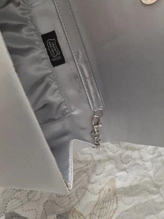 Bolso de fiesta plateado con cadena