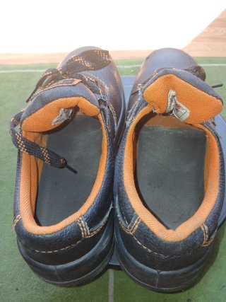 Zapatos de trabajo Ferko negros y naranjas