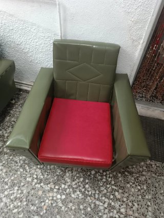 Sofá y sillones skay verde y rojo vintage