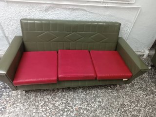 Sofá y sillones skay verde y rojo vintage