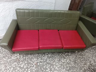 Sofá y sillones skay verde y rojo vintage