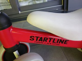 Bicicleta correpasillos roja STARTLINE.