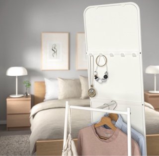 Espejo de pie Ikea blanco con perchero KNAPPER