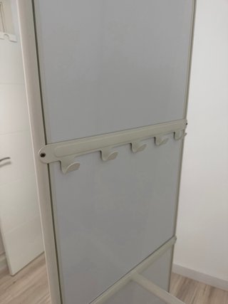 Espejo de pie Ikea blanco con perchero KNAPPER