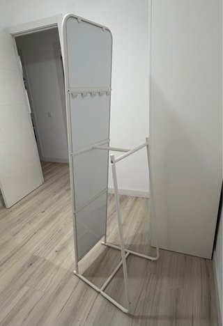Espejo de pie Ikea blanco con perchero KNAPPER
