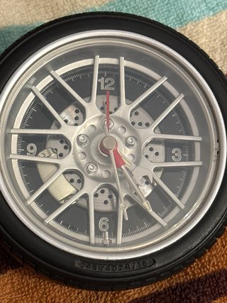 Reloj llanta de coche pequeño