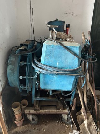 Tractor Agria 9.9 con arados y sulfatadora