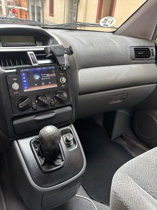 Mitsubishi Space Wagon 2001
