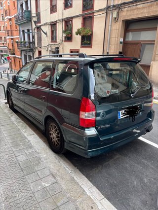 Mitsubishi Space Wagon 2001