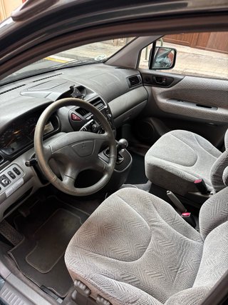 Mitsubishi Space Wagon 2001
