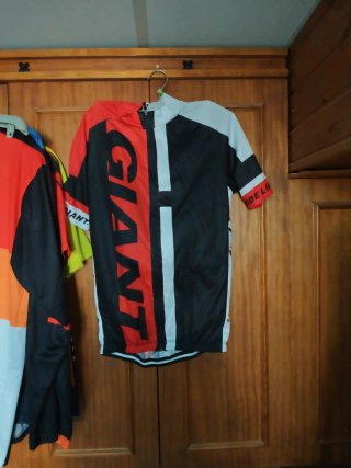 Maillot Giant Talla M completo con pantalón