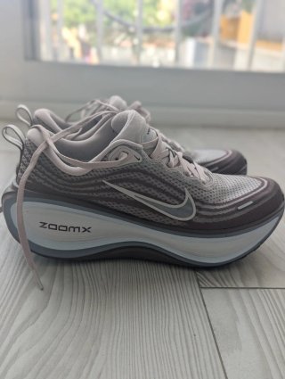 Zapatillas Nike ZoomX Vomero Talla 40