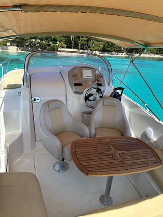 Beneteau Flyer 750 Sun Deck | Barco 7m