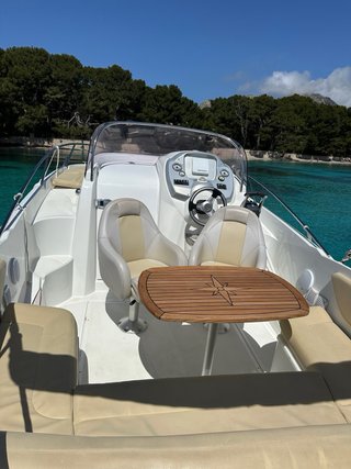 Beneteau Flyer 750 Sun Deck | Barco 7m