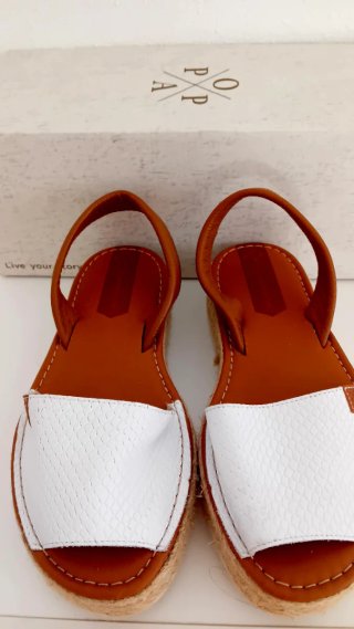 Sandalias Popa piel marrón y blanco