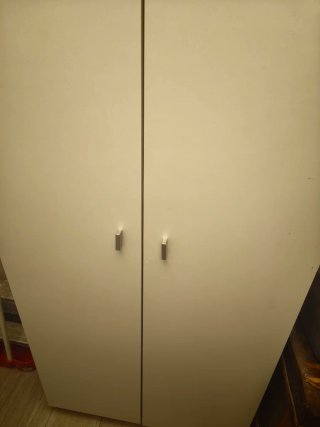 Armario de limpieza blanco