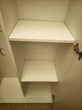 Armario de limpieza blanco