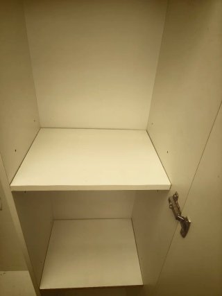 Armario de limpieza blanco