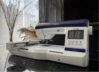 Máquina de coser y bordar Brother