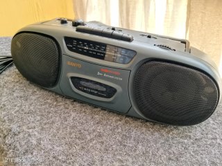 Radio SANYO M-7013L Años 90s
