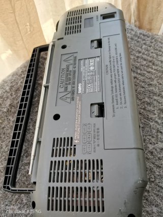 Radio SANYO M-7013L Años 90s