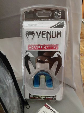 Pack Boxeo Venum Guantes, Protector Bucal y Vendas