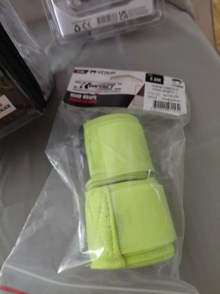 Pack Boxeo Venum Guantes, Protector Bucal y Vendas