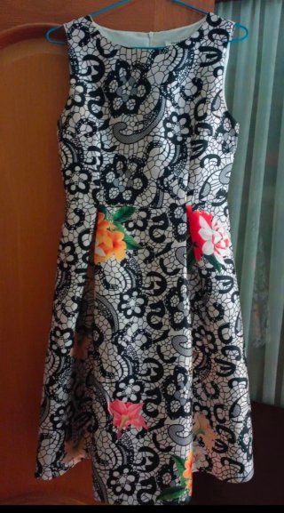 Vestido elegante negro y multicolor