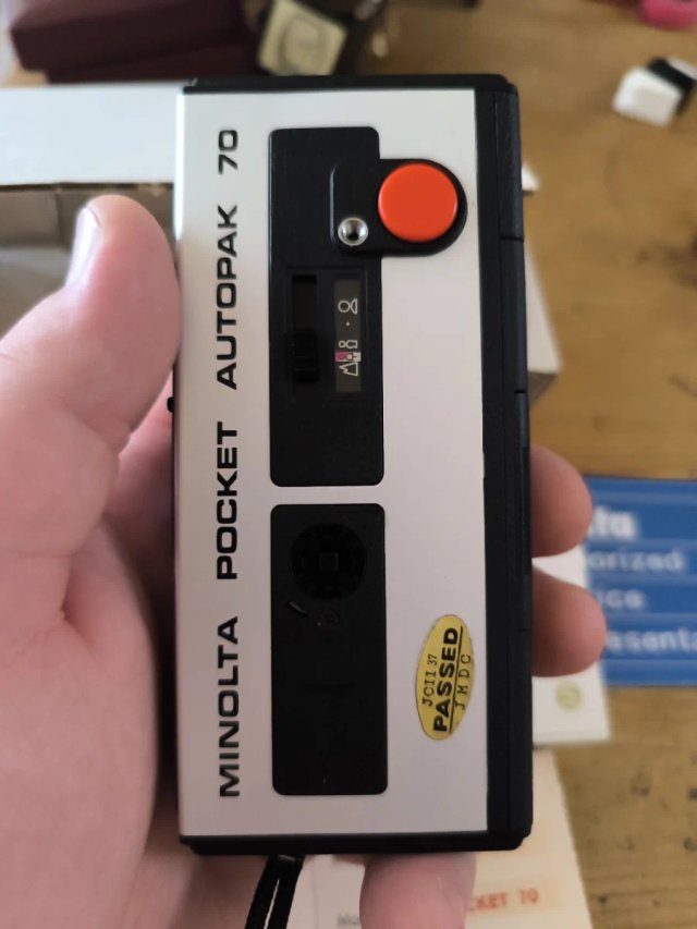 Minolta Pocket Autopak 70 Cámara con bateria nueva