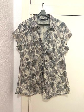 Blusa estampada gris y beige