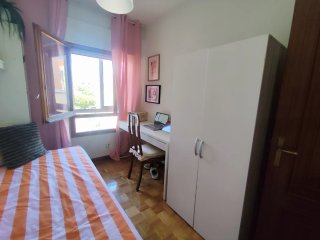 Se alquila bonita habitación amoblada en Móstoles