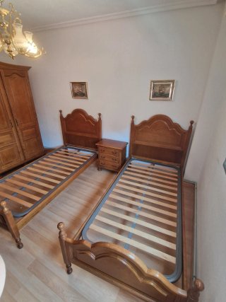 Dormitorio cuidado madera maciza
