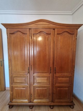 Dormitorio cuidado madera maciza
