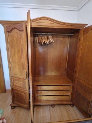 Dormitorio cuidado madera maciza