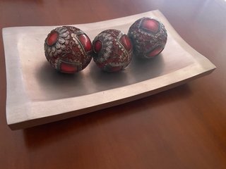 Centro de mesa acero con bolas decorativas