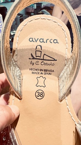 Avarca by C. Ortuño 38. Piel & Lentejuelas.