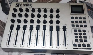 Evolution UC-33 Controlador MIDI